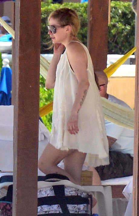Avril Lavigne Divorce, Chad Kroeger Separation: Wedding Rings Off After Only 14 Months Of Marriage