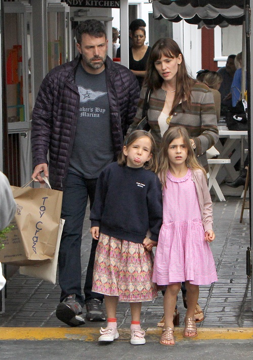 Jennifer Garner, Ben Affleck Divorce: Jennifer Seeks Full Custody Of Kids – Doesn’t Trust Cheating, Gambling Husband With Them!