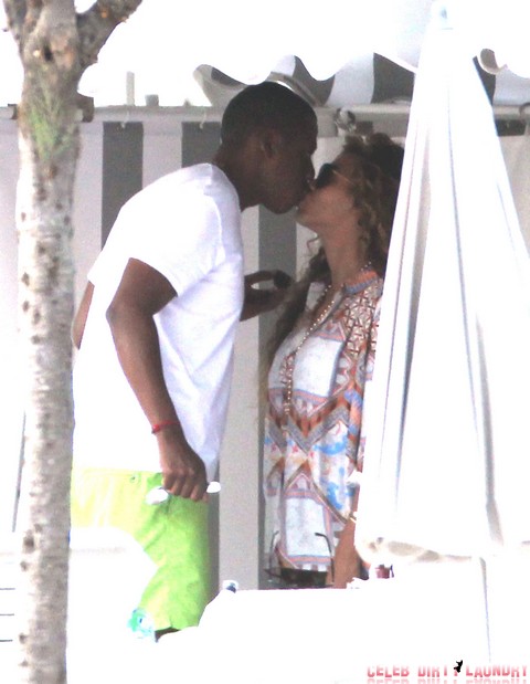 Beyonce Makes Love To Jay-Z While Listening To Her Own Music – Romantic Or Just Weird?