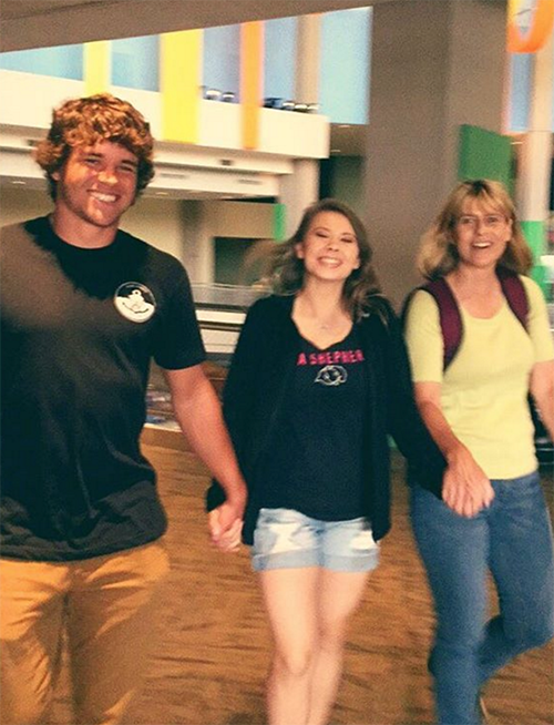 Bindi Irwin Engaged: Boyfriend Chandler Powell Desperate To Elope – Mom Terri Irwin Furious?