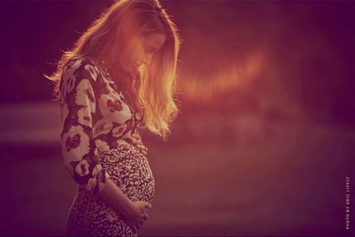 Blake Lively Pregnant Baby Bump with Ryan Reynolds: Expecting First Child (PHOTO)