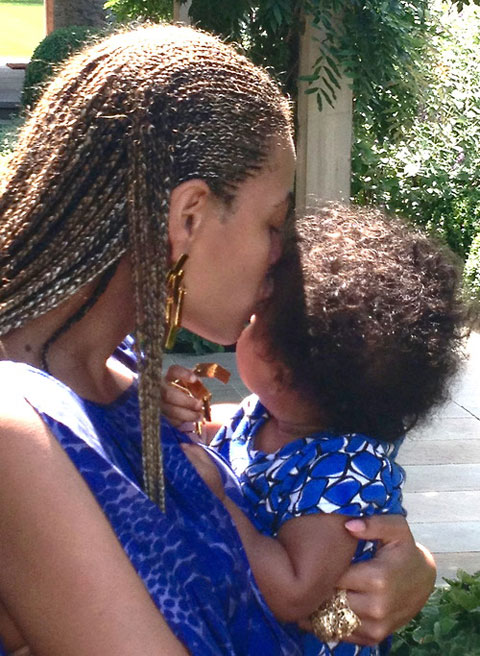 See Beyonce’s Teaser Photo Of Blue Ivy Carter – Thanksgiving From The Diva