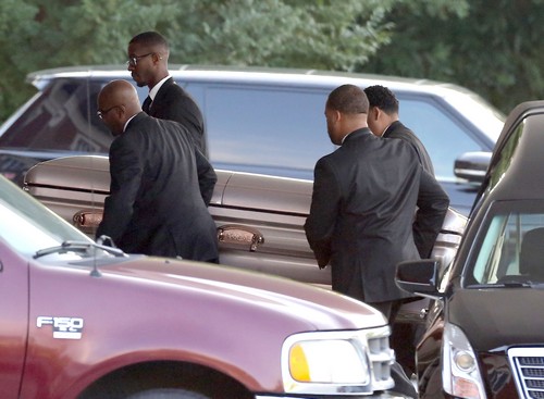 Bobbi Kristina Brown Caskett Death Photos Sold To Tabloid: Browns Blame Houston Family for Dead Body Picture in Coffin