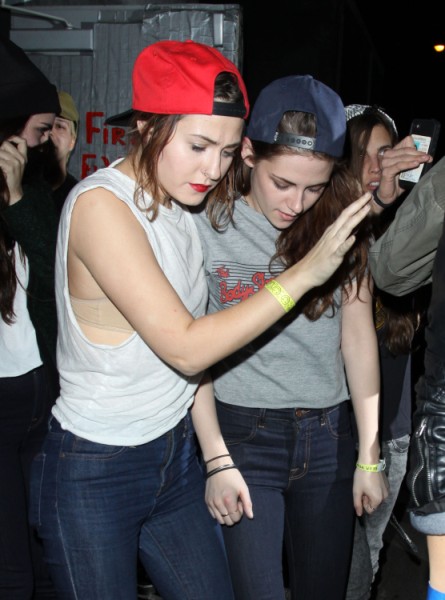 Robert Pattinson Bans Kristen Stewart From Visiting Him In Australia, Needs A Break From Her