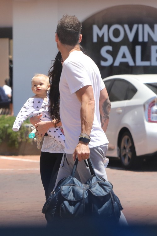 Brian Austin Green Hides Face During Megan Fox Outing