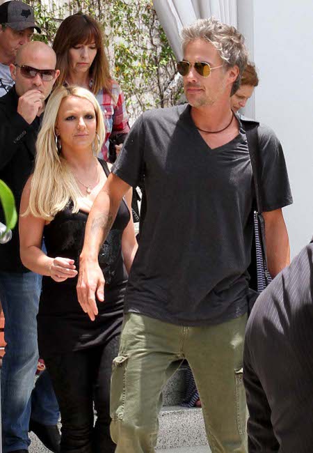 Has Britney Spears Realized Fiance Jason Trawick is a No-Good Loser?