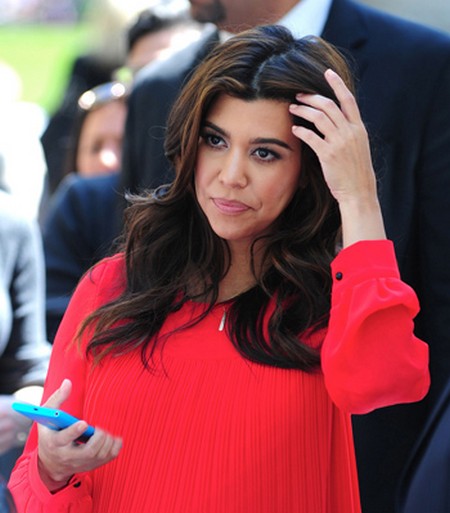 Kourtney Kardashian Experiences Symptoms Of Mental Illness
