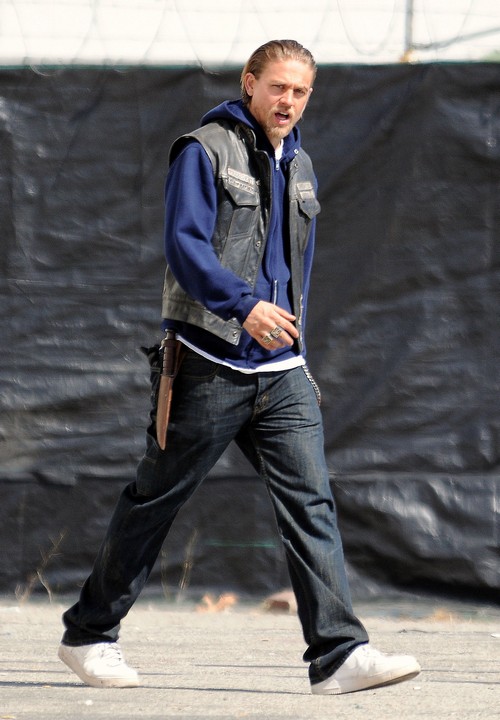 Charlie Hunnam To Quit Fifty Shades Of Grey Movie After Fan Backlash