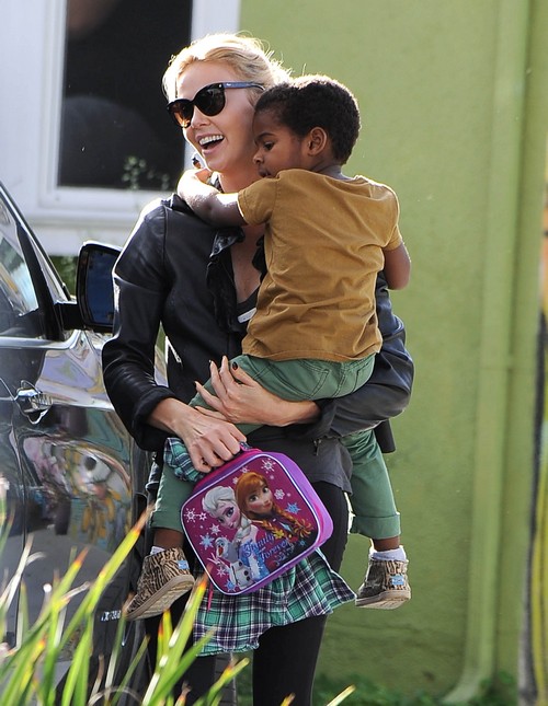Charlize Theron Fights For Equal Pay – Gets $10 Million Like Chris Hemsworth On ‘Snow White And The Huntsman’ Sequel