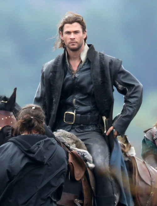Liam Hemsworth Despises Chris Hemsworth: ‘Hunger Games’ Star Jealous Of Bro’s Red-Hot Hollywood Career
