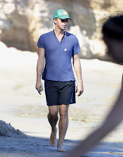 Chris Martin Dating Annabelle Wallis: Kissing & Major PDA In Paris Streets, Gwyneth Paltrow Jealous?