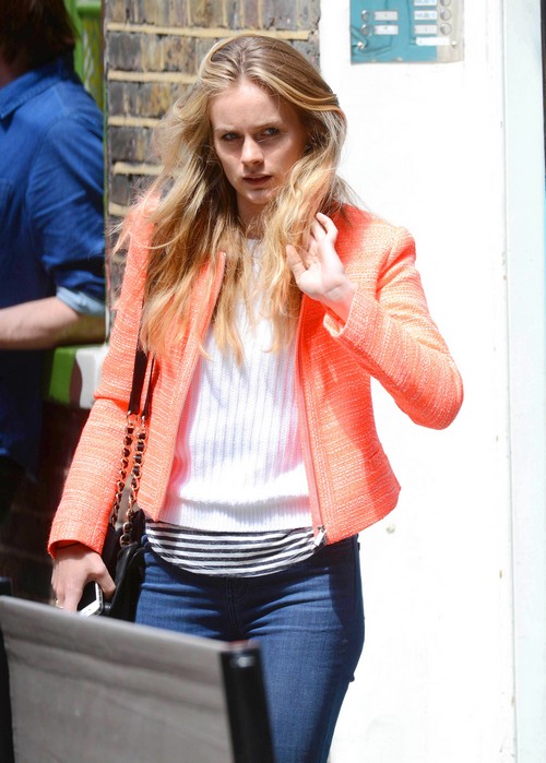Queen Elizabeth Forbids Prince Harry From Reuniting With Cressida Bonas – Monarch Hates Actresses! (PHOTOS)