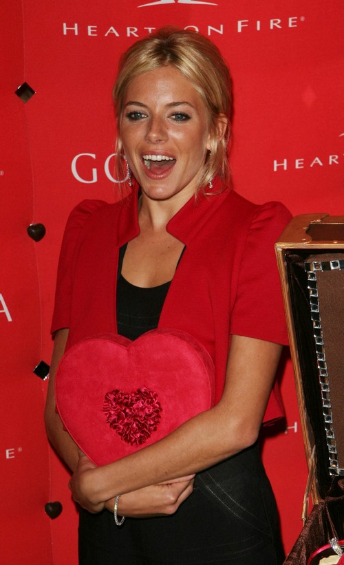 Jude Law Confirms Daniel Craig And Sienna Miller Cheated on Him