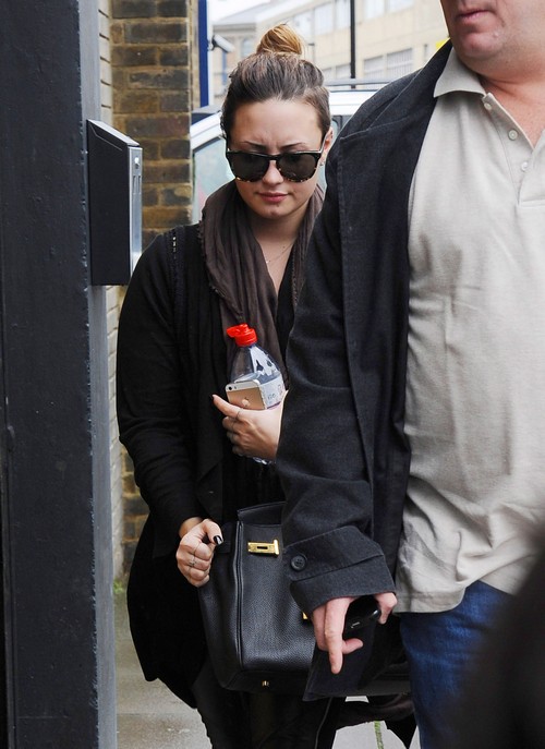 Demi Lovato Secretly Dating Harry Styles after Wilmer Valderrama Split?