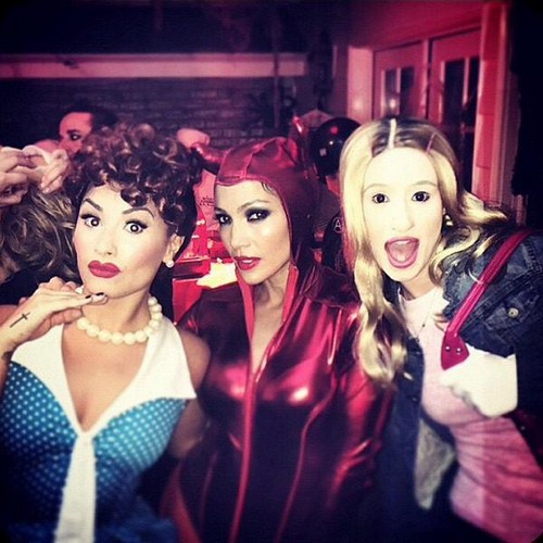 Demi Lovato Twitter Disses Selena Gomez Over Justin Bieber: Puts Down New Music Video?