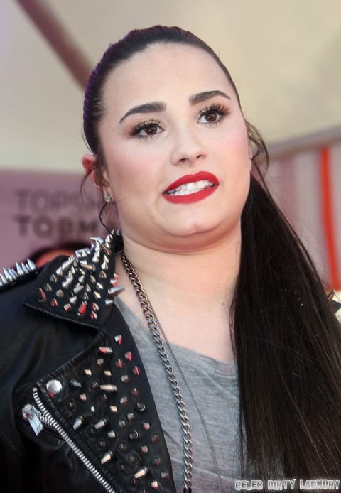 Demi Lovato Dating Wilmer Valderrama, Enjoy PDA and Romantic Valentine Date
