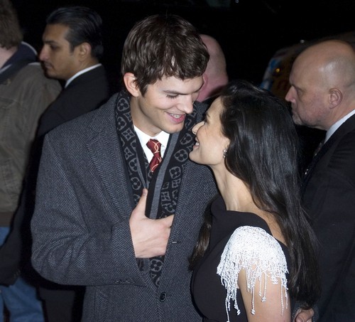 Ashton Kutcher and Demi Moore Divorce Official: Ready To Marry a Pregnant Mila Kunis?