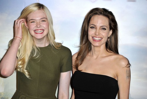 Elle Fanning Public Diva F-Bomb Meltdown: Fans Shocked By Dakota Fanning’s Sister’s Screaming Fit Of Rage!
