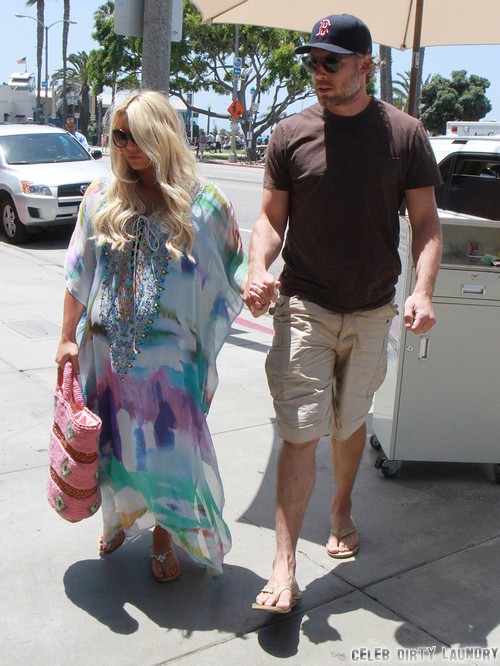 Jessica Simpson’s Fiance Eric Johnson Partying Without Her, Leading “Double Life”