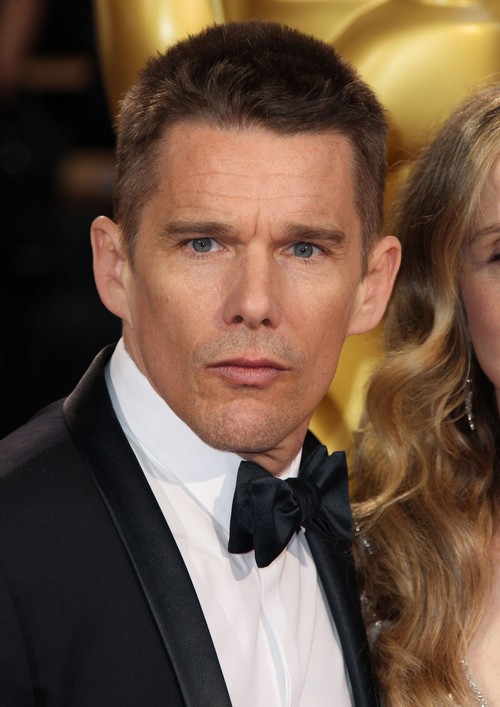 Ethan Hawke Cheating With January Jones: Wife Ryan Worried She’s Losing Husband?