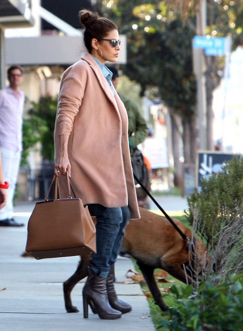 Eva Mendes Pregnant or Faking Pregnancy To Keep Ryan Gosling