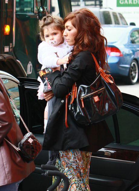 “Teen Mom” Farrah Abraham Waxes 3-Year-Old Daughter’s Eyebrows with Hot Wax!