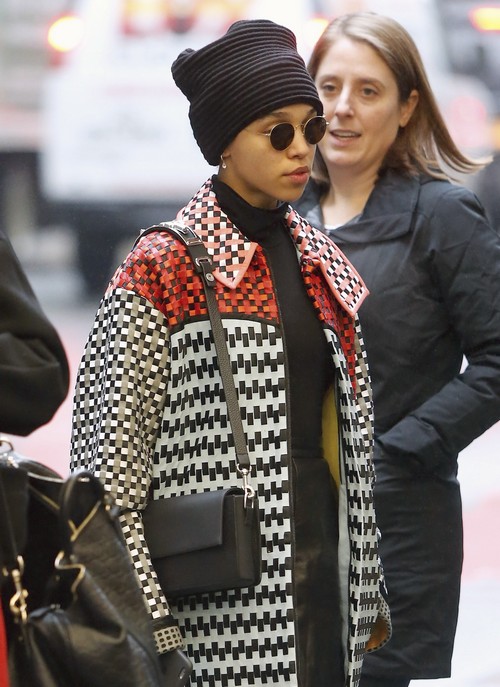 Robert Pattinson and FKA Twigs Break-Up: Rob Caught Kissing Another Woman – Cheating On Fiancee?