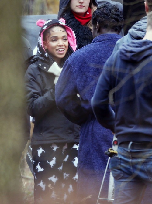 Robert Pattinson Career Free Falling, Obsessed With FKA Twigs Marriage – Kristen Stewart Laughing?