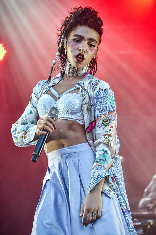 FKA Twigs, Robert Pattinson Wedding Off – Singer Wins at Osheaga but Loses in Romance? (PHOTOS)
