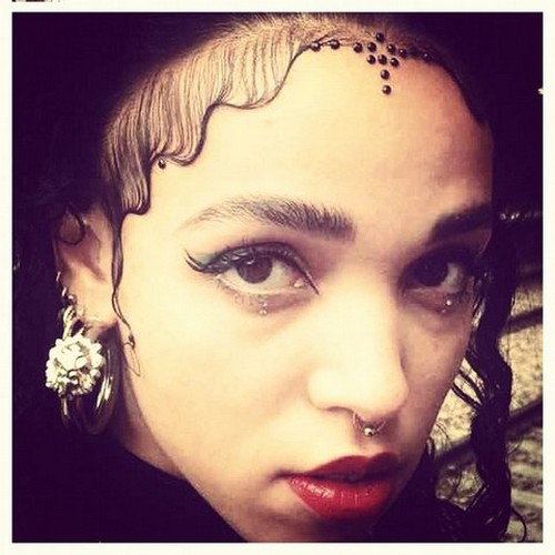 Kristen Stewart Tricks FKA Twigs To Get Close To Robert Pattinson: KStew Befriends FKA Twigs?