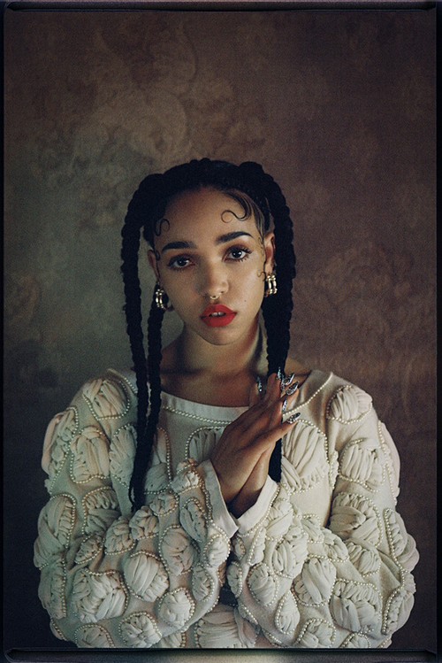 Robert Pattinson Dating FKA Twigs – New Girlfriend Tahliah Barnett Together For Weeks (PHOTO)
