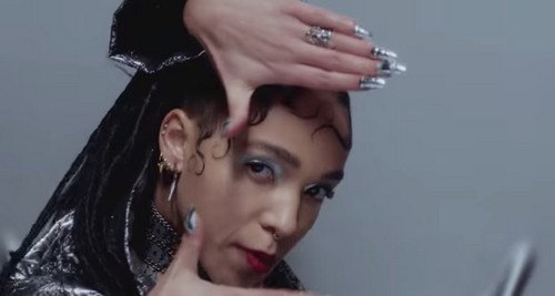 FKA Twigs Hints at Robert Pattinson Marriage: Pregnant and Giving Birth In ‘Glass & Patron’ Music Video