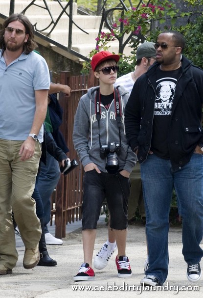 Justin Bieber Visiting Archaeological Excavations In Israel – Photos