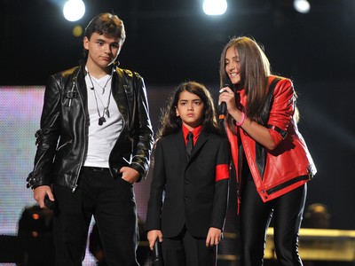 Paris, Prince Michael & Blanket at the Michael Jackson Tribute Concert – Photos