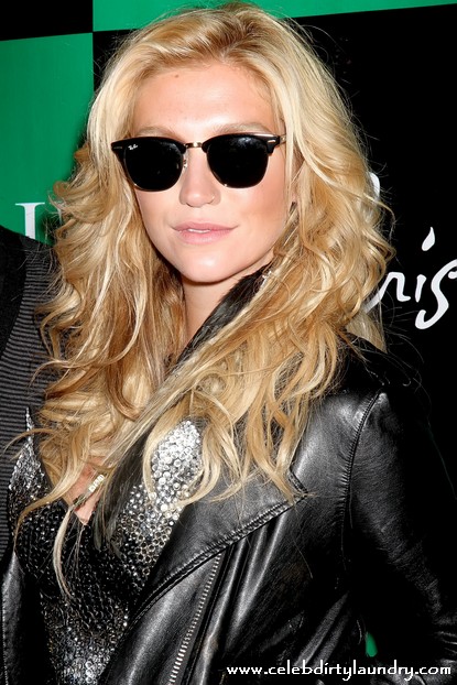 Ke$ha Wears Placenta Necklace – It Makes Her Psychic