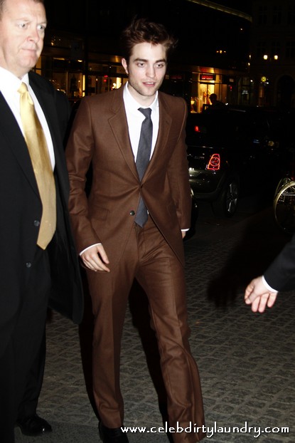 Robert Pattinson Arriving at Borchardt Restaurant In Germany