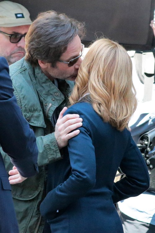 X-Files Gillian Anderson and David Duchovny Romantic Beach Getaway