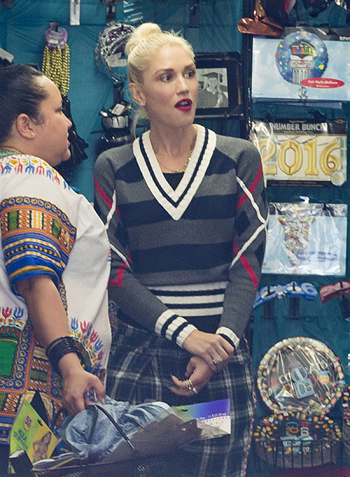 Gwen Stefani’s Career Headed Towards Fiery End: Blake Shelton Romance Cause Of Plummeting Ticket Sales, Failing Concert Tour?
