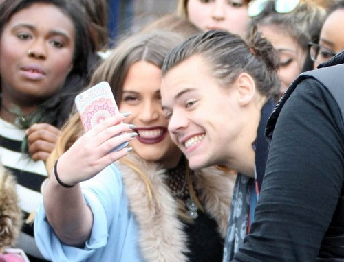 Is Harry Styles Bisexual Or Not – One Direction Fantasy?