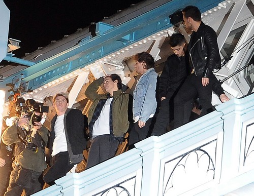 Harry Styles Clashing With One Direction Bandmates: Wants “Edgier” Music – Report