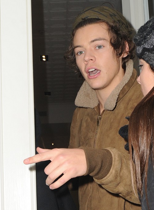 Harry Styles Dating Kendall Jenner While Exchanging Flirty Texts With Taylor Swift