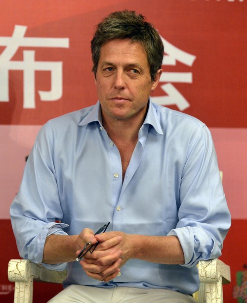 Sandra Bullock Dating Hugh Grant – Sandra’s Desperate Hook-Up With Creepy Womanizer?