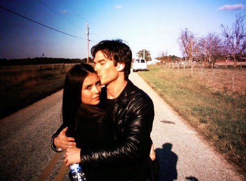 Nina Dobrev And Ian Somerhalder Rebound Romance: Back On Good Terms – She Retweets Him!