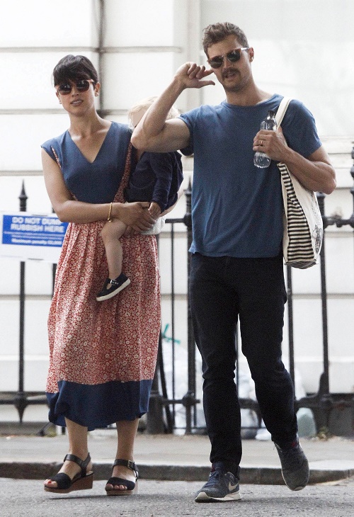 Jamie Dornan ‘Fifty Shades Of Grey’ Star Kisses Fans At Bar: Taking Christian Grey Role Too Far, Wife Amelia Warner Angry?