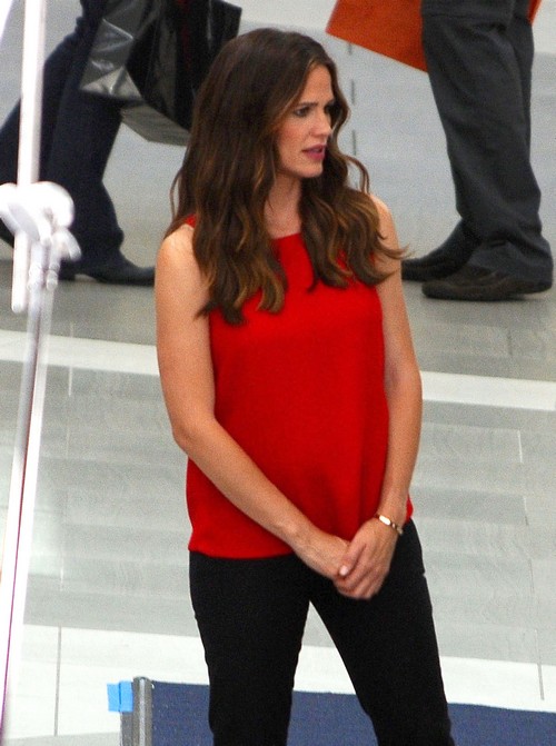 Jennifer Garner Pregnant: Wears Loose Shirt Hiding Baby Bump?