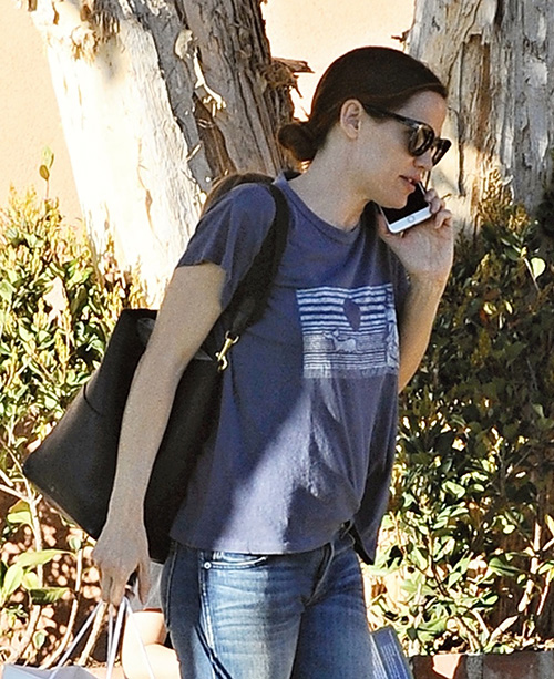 Jennifer Garner Divorce From Ben Affleck On: Refuses To Wear Wedding Ring In Public!