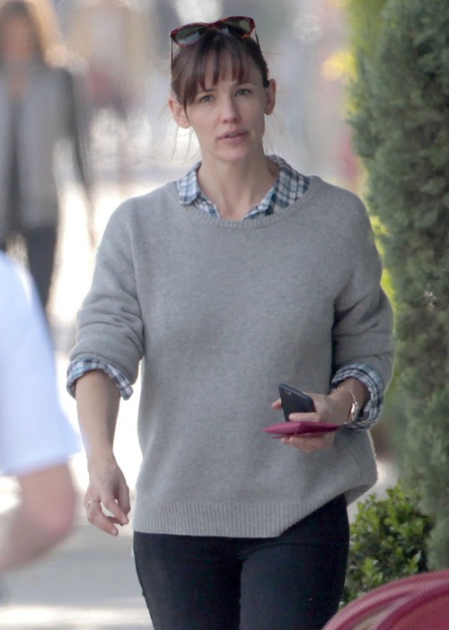 Jennifer Garner, Ben Affleck Divorce Rumors: Jennifer Finally Getting Chance To Work, Ben Stuck Home, Upset?