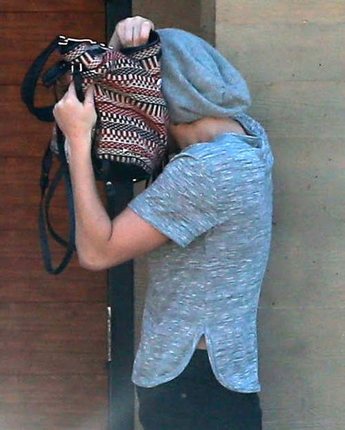 Jennifer Lawrence Angry At Paparazzi After Gwyneth Paltrow And Chris Martin PDA Video – Afraid Chris Will Return To Goop