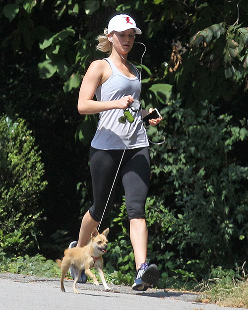 Jennifer Lawrence And Liam Hemsworth Dating Rumors Heat Up: J-Law Calling Hunger Games Co-Star Every Night