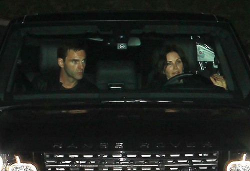 Jennifer Aniston Throws A-List Party For Courteney Cox And Gwyneth Paltrow (PHOTOS)
